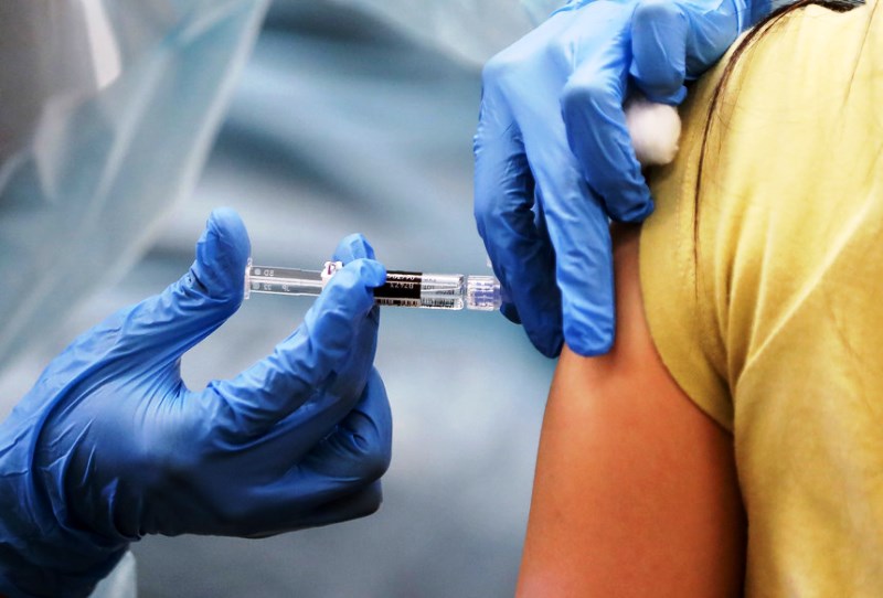 Brasil tem 43,86% da população com esquema vacinal completo contra a Covid-19
