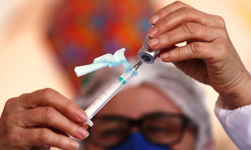 Servidores públicos de São Paulo tomam a 3ª dose de vacina contra à Covid-19