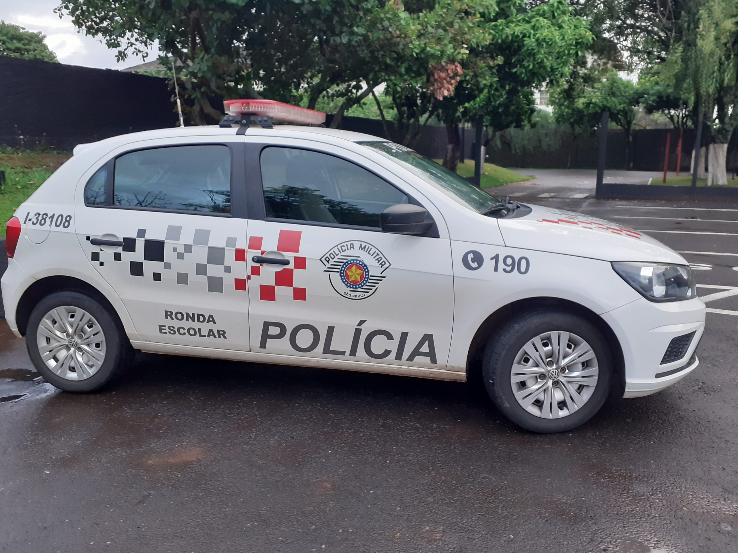Assaltante é preso por populares após assaltar mulher no Centro de São Carlos