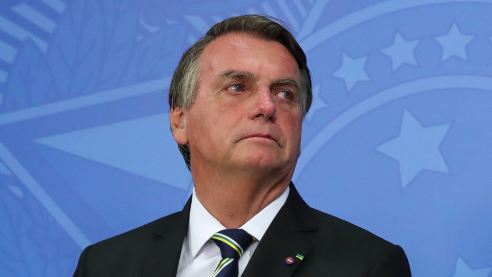 Bolsonaro reage a alianças regionais e suspende ida ao PL
