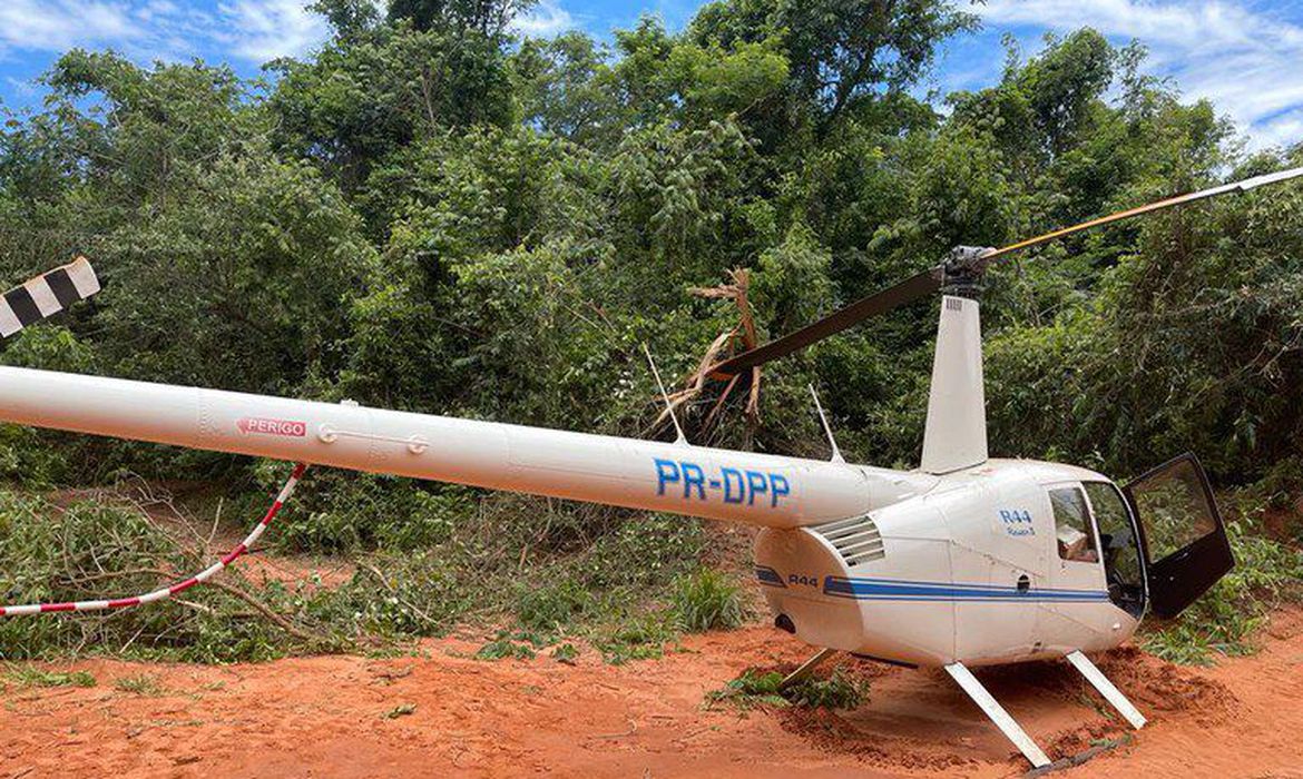 PF apreende helicóptero com cerca de 200 quilos de cocaína