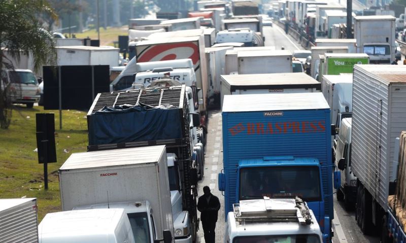 Transportadores rodoviários de carga não precisarão renovar registro