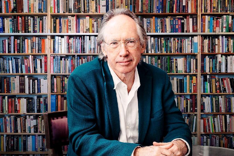 Ian McEwan – ‘O mundo de hoje facilmente dá aval à morte’