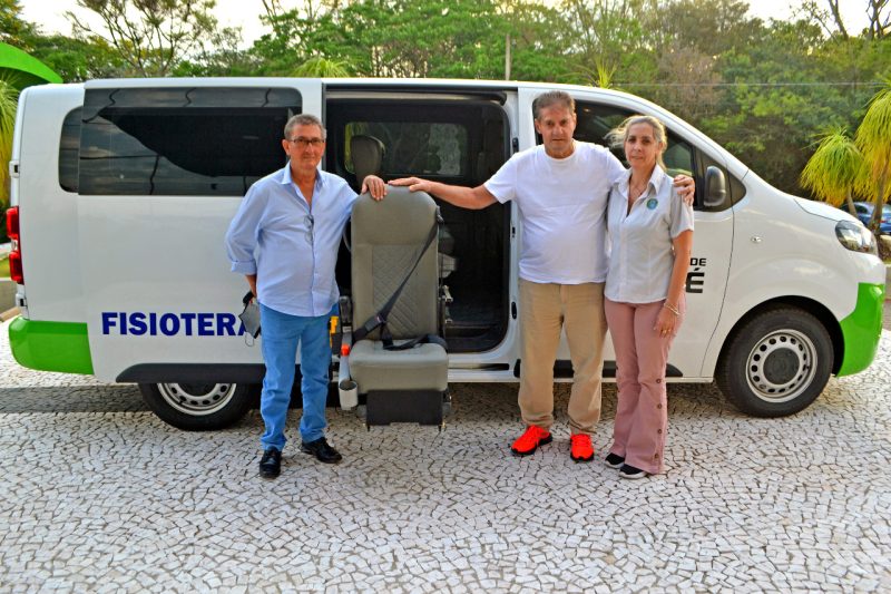 Prefeitura De Ibaté Adquire Minibus Adaptado Para Transporte De Pacientes 3400