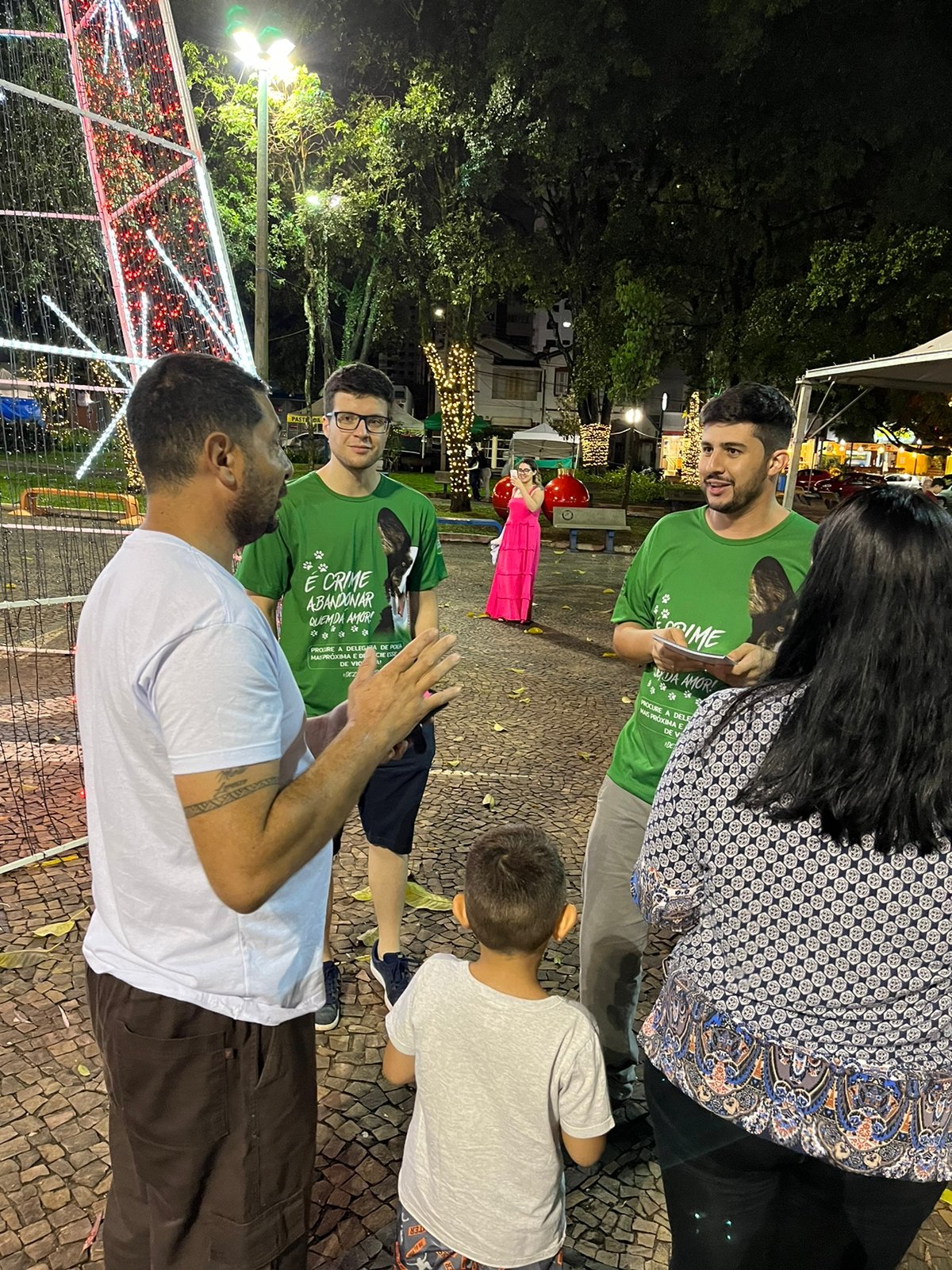 “Dezembro Verde 2022” realiza campanha na “Praça da XV” contra abandono e maus tratos a animais