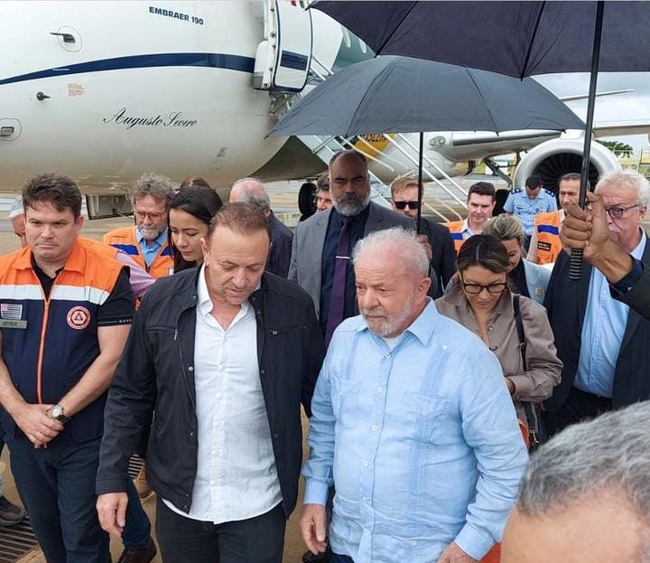 Lula chega em Araraquara para vistoriar efeitos das enchentes