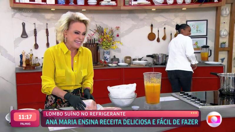 Ana Maria Braga tem crise de riso fazendo receita com linguiça e vira meme