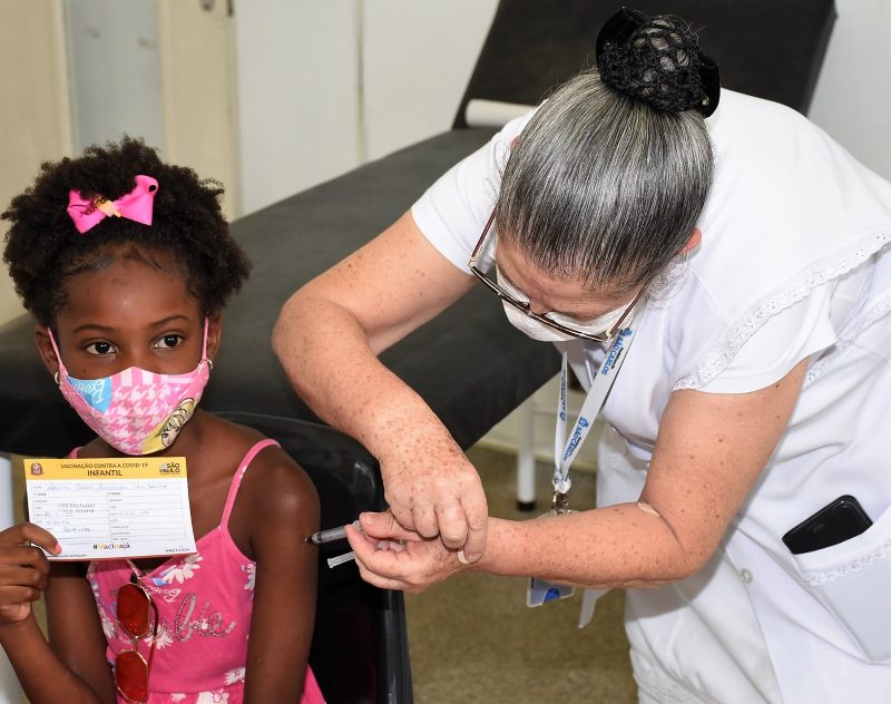 São Carlos inicia vacinação para crianças de 6 meses a 2 anos