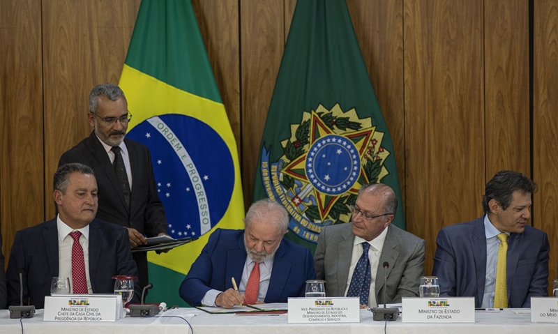 Lula finaliza lista de obras prioritárias dos estados