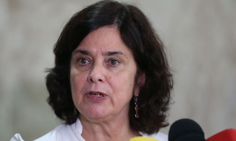 Ministra defende cooperação científica entre Brasil e França