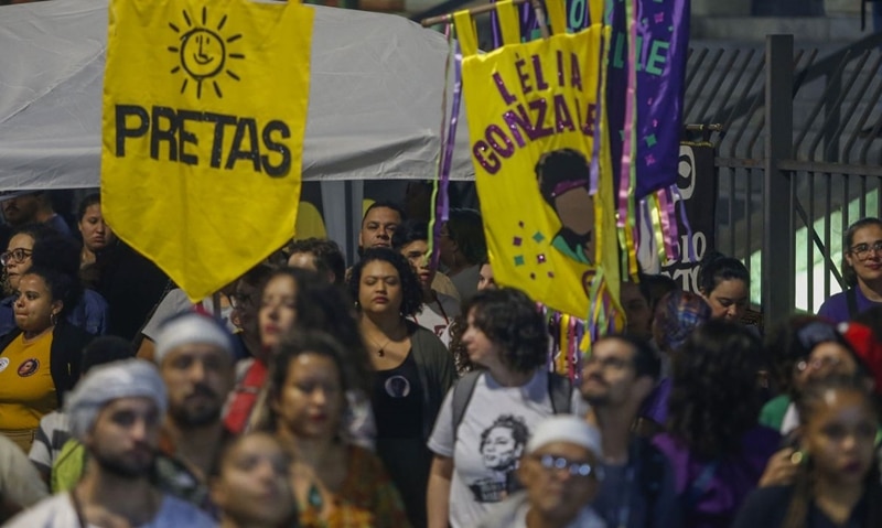 Mulheres negras marcham em São Paulo pedindo democracia e justiça