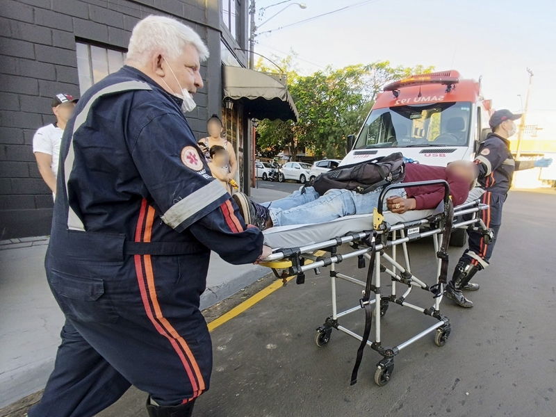 Homem se fere após ser atropelado por automóvel no Maria Stella Fagá