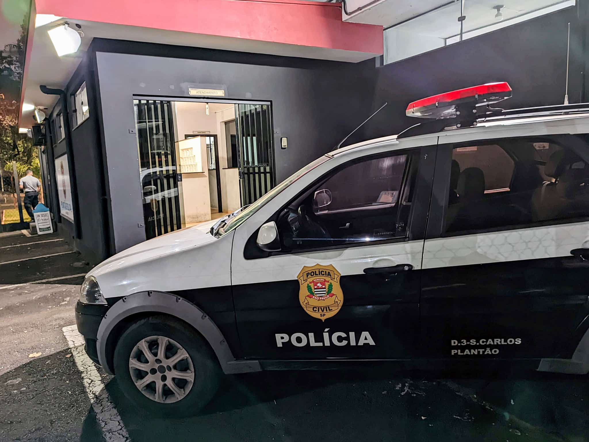 Fiorino é furtada em frente de restaurante no Jardim Paulistano