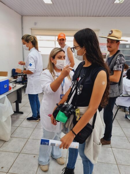 Saúde realizará plantão de vacinação contra gripe e Covid-19