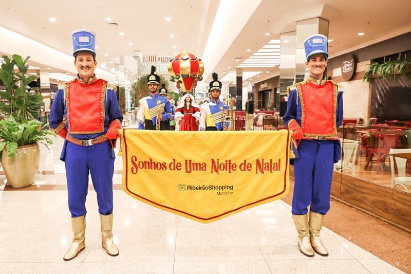 RibeirãoShopping inaugura decoração de Natal com apresentação especial de tenores