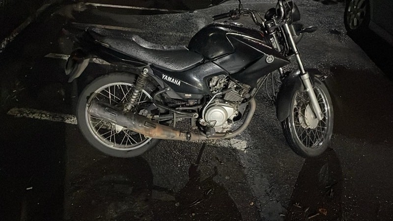 Motocicleta furtada é apreendida pela Força Tática no Romeu Tortorelli