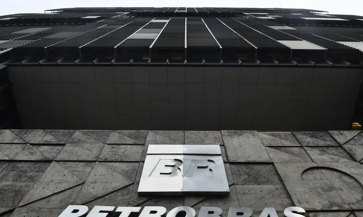 Petrobras assina venda de participação em dois campos