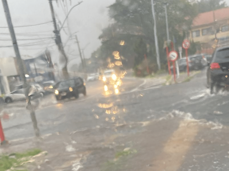 Chuva forte atinge São Carlos