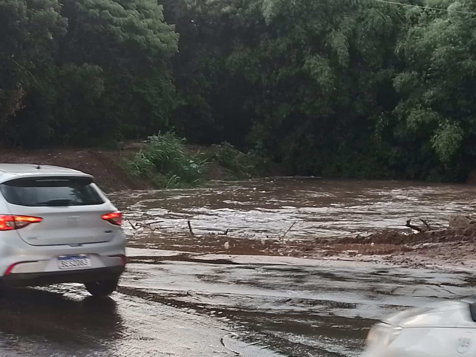 Chuva forte em São Carlos traz risco de alagamentos