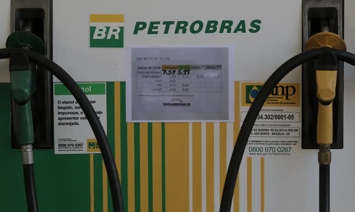 Diesel está mais barato nas distribuidoras brasileiras