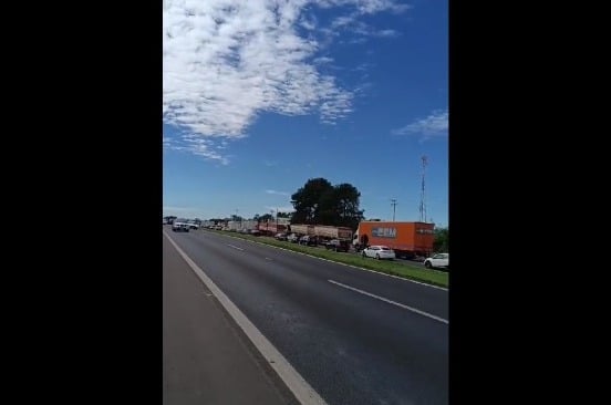 Obras deixa trânsito lento na Washington Luís em São Carlos