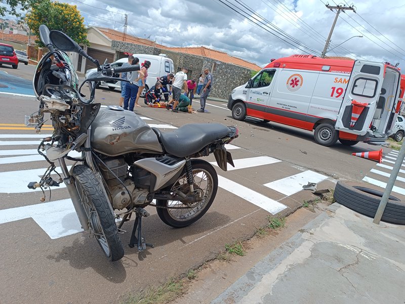 Violenta colisão deixa motociclista ferido no Jardim Ricetti