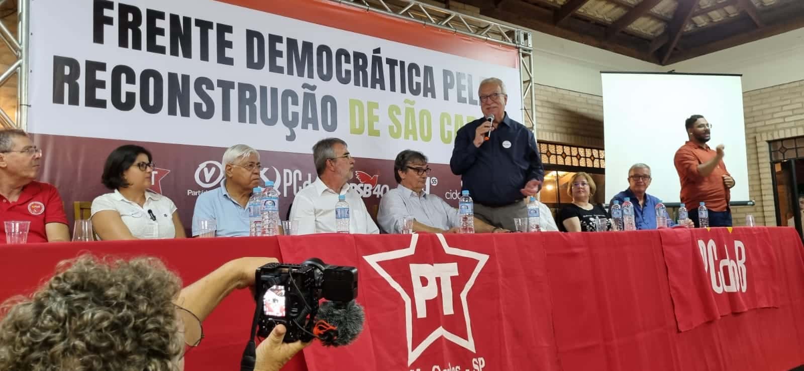 Lançamento de Frente Democrática pela Reconstrução de São Carlos reúne mais de 500 pessoas