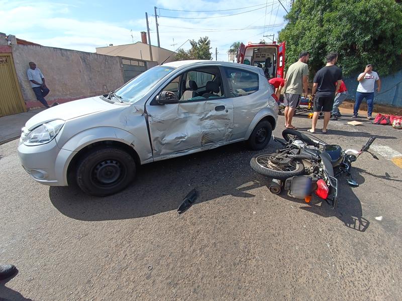 Motociclista se fere em colisão no Pontilhão da Travessa 8