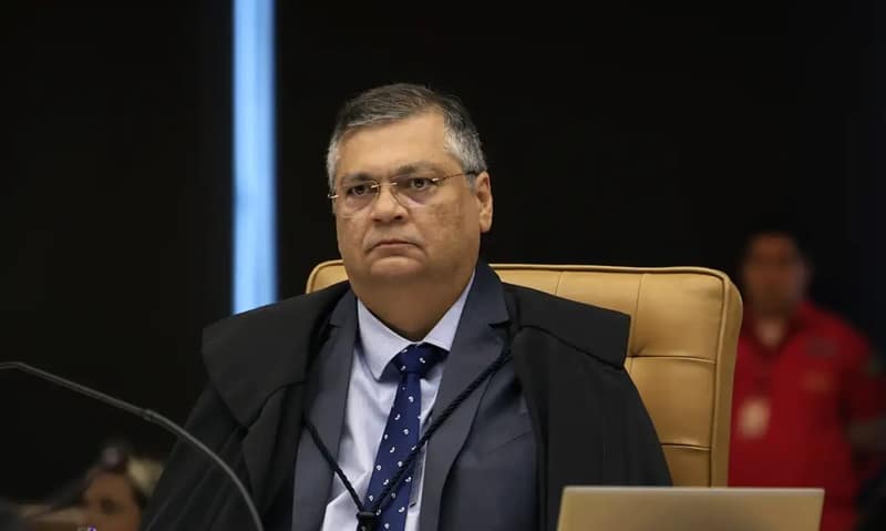 Dino vota a favor da condenação de 15 réus do 8 de janeiro