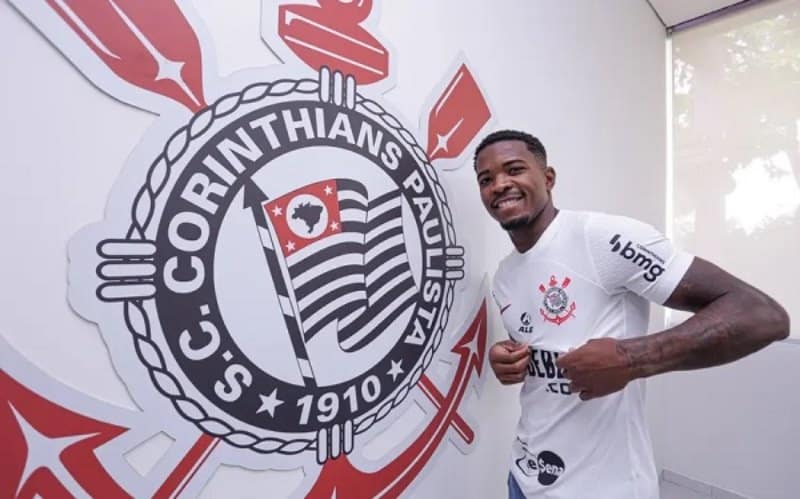 Corinthians reforça a defesa e anuncia a contratação por empréstimo do zagueiro Cacá