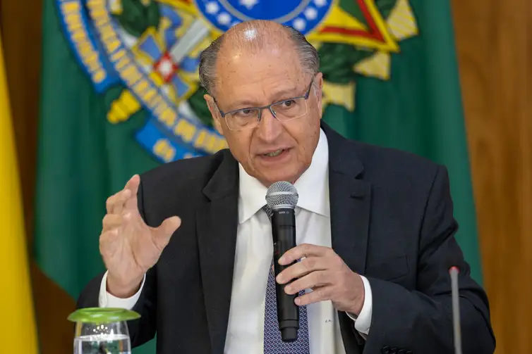 ‘Lula trabalha’, diz Alckmin