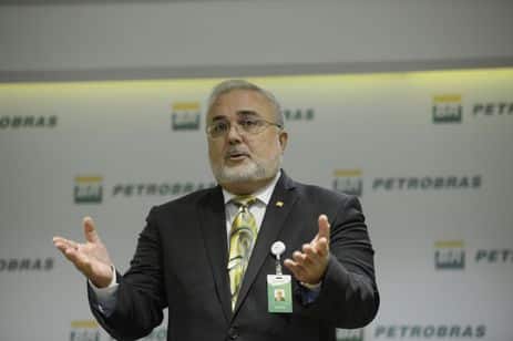 Lula demite presidente da Petrobrás