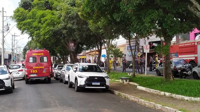 Rua Larga é ‘fechada’ após homem tentar contra a vida na Vila Prado