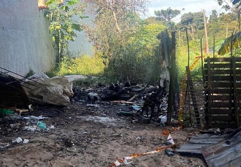 Bombeiros encontram quadro de motocicleta roubada, durante fogo em mato nos Coqueiros