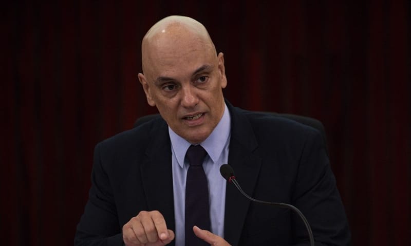 Moraes nega pedido de devolução de passaporte de Bolsonaro