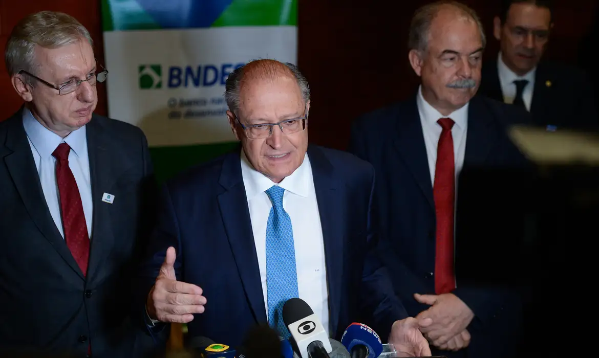 Não pode ter muito penduricalho, diz Alckmin