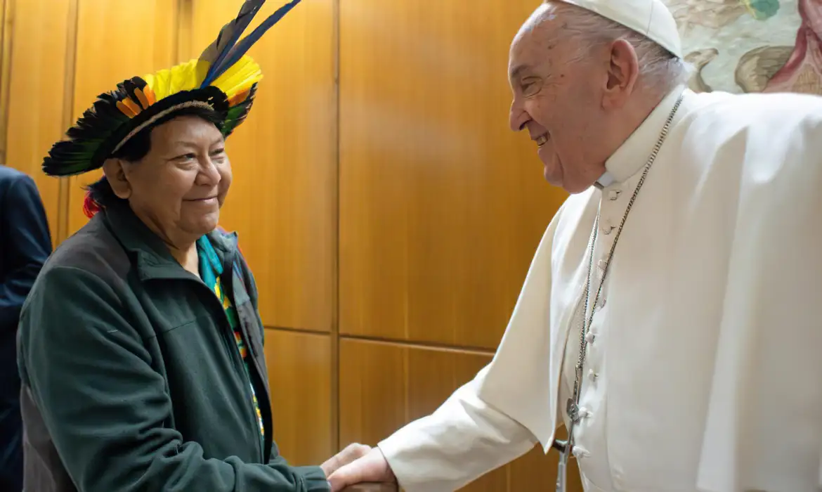 Líder yanomami Davi Kopenawa pede a Papa que apoie retirada de garimpo