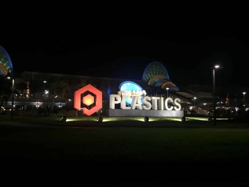 Empresas são-carlenses marcam presença na maior feira de plástico do mundo
