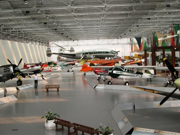 Itu tenta tirar Museu Aéreo de São Carlos