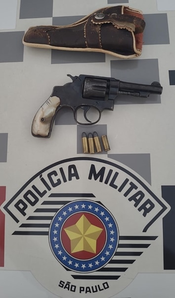 Homem é detido com revólver em picape no Assentamento Capão das Antas