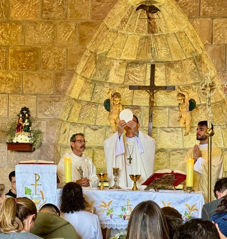 Dom Luiz Carlos Dias e Padre Kenny presidem Solenidade à Santíssima Trindade na Capela Santíssima Trindade