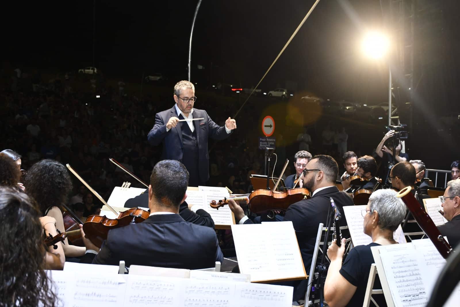 Orquestra de Ribeirão Preto reúne 1.100 pessoas no Parque dos Lilases