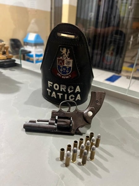 Força Tática apreende menor, revólver e munições em saturação em Porto Ferreira