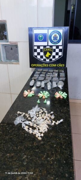 Canil da GM apreende pote com drogas no Santa Angelina