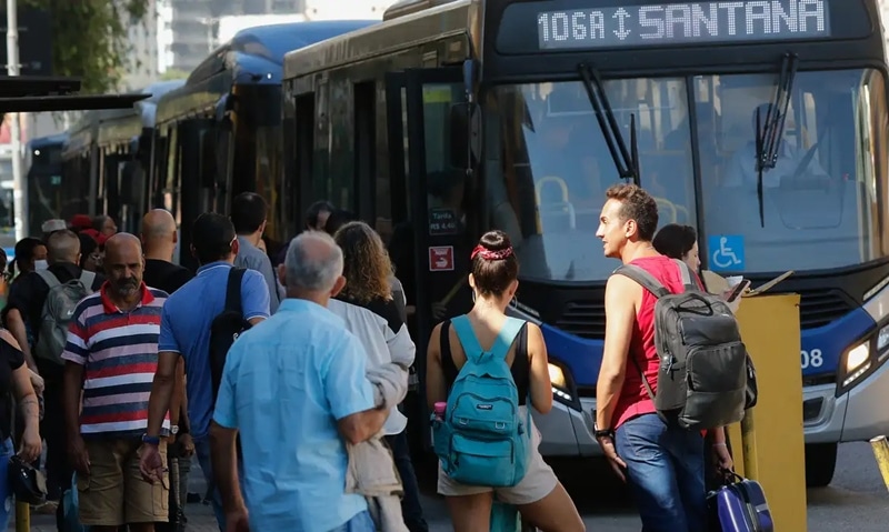 Motoristas de ônibus aprovam greve a partir de sexta-feira em São Paulo