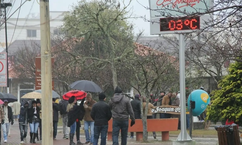 Semana começa com queda de temperaturas e ventos fortes no Sul