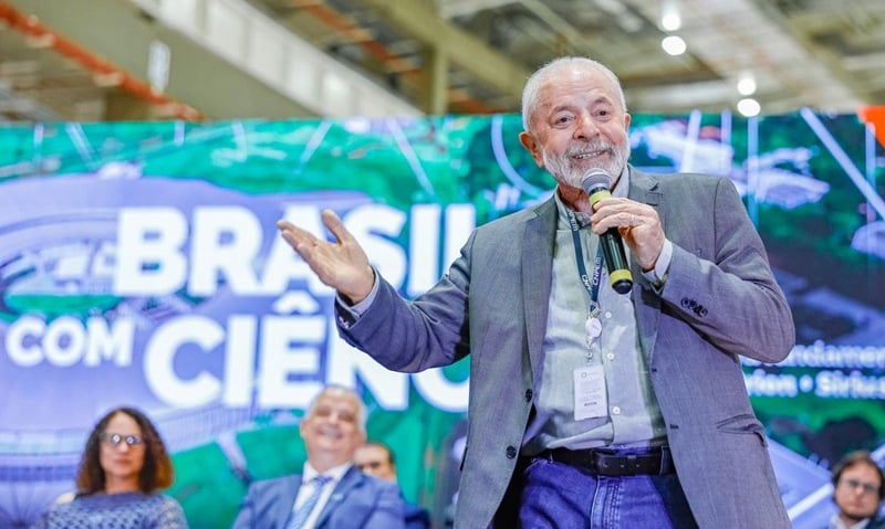 Lula critica governos anteriores por obras paralisadas
