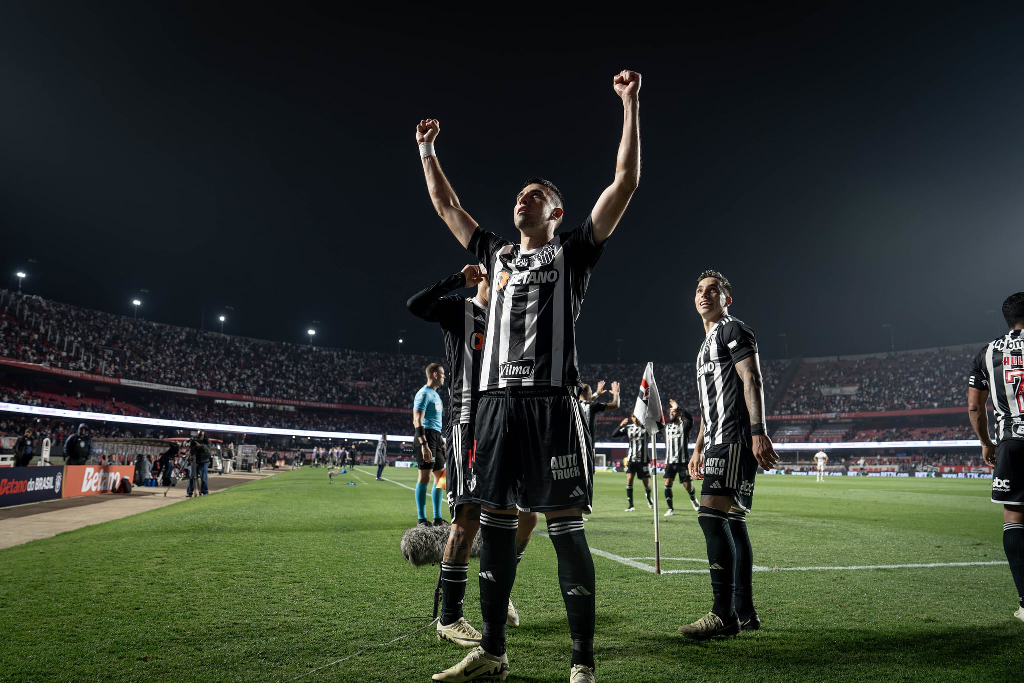 Galo luta e vence o São Paulo