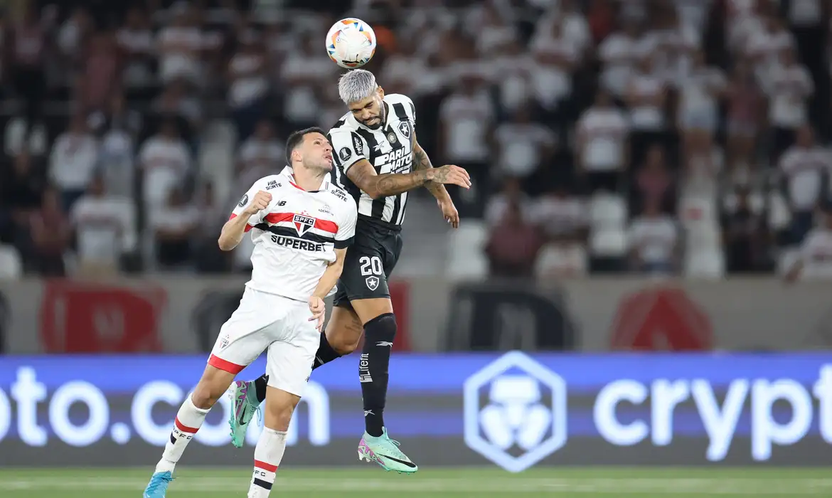 São Paulo e Botafogo jogam por vaga na semifinal