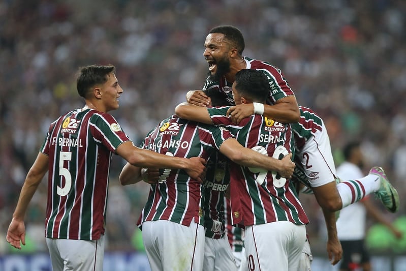 Fluminense supera São Paulo